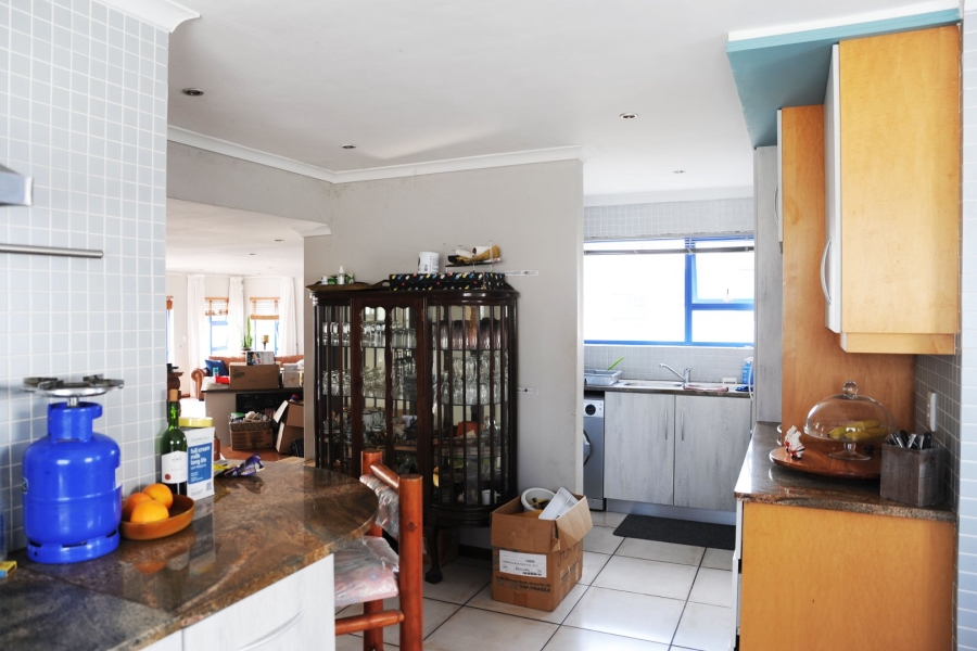 To Let 5 Bedroom Property for Rent in Paradise Beach Western Cape